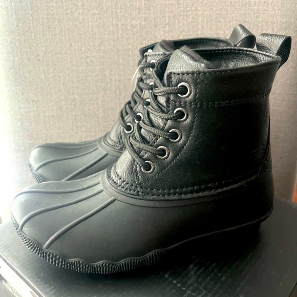 NWT London Fog Duck Boots. Size 13 - Picture 2 of 11